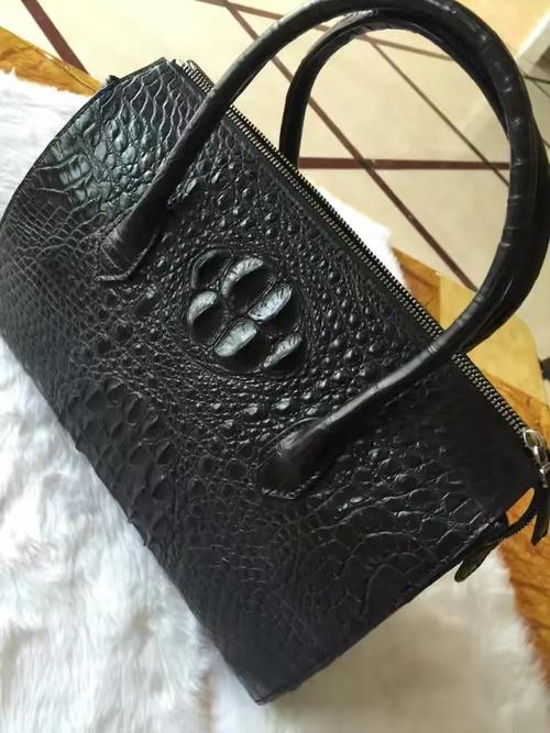 极尽奢华与个性的鳄鱼皮具 每一道鳞纹都是独一无二的身份宣言